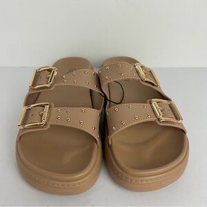 NWT Niki Slip On Sandals Women's 7 Tan Wide Strap Gold Buckle Studded Sandals
